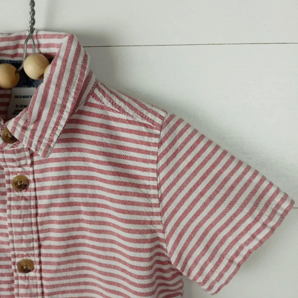 Old Navy boys size 6-12 mos red and white striped button down shirt chambray